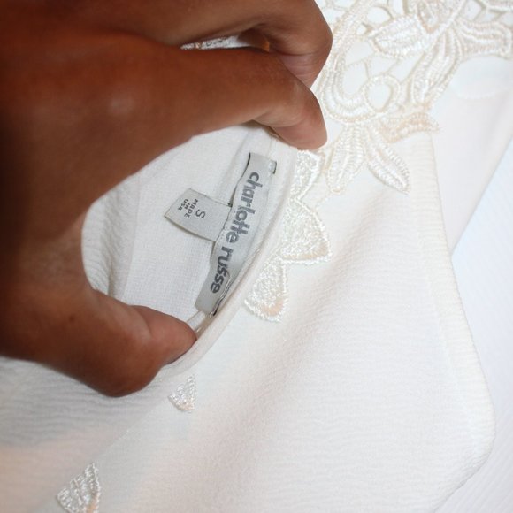 WHITE DRESS - Picture 2 of 4